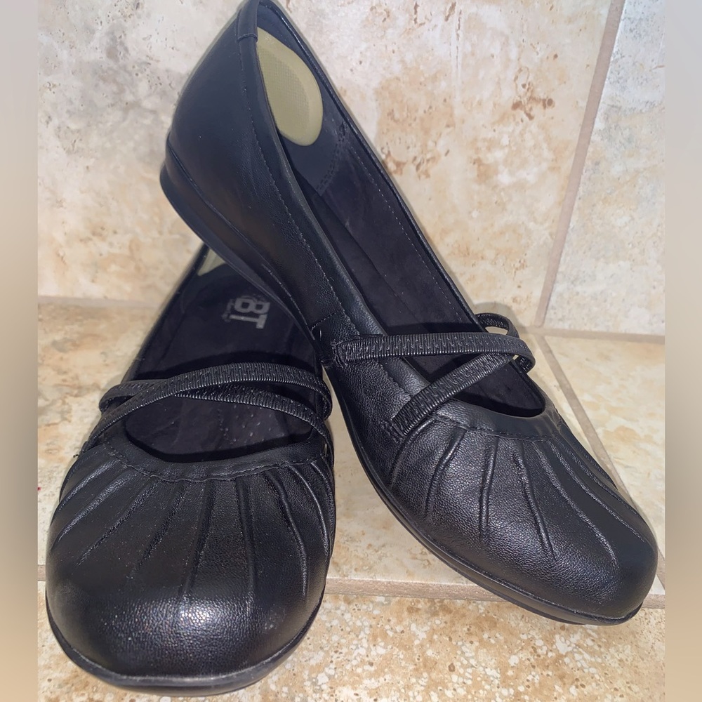 EUC Bare Traps Black Flats